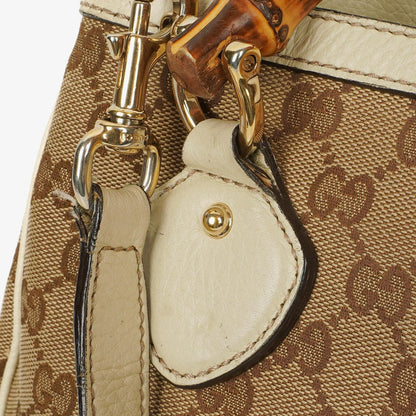 Gucci Diana Tragetasche mit Bambus-Griff aus elfenbeinfarbenem Monogram Canvas