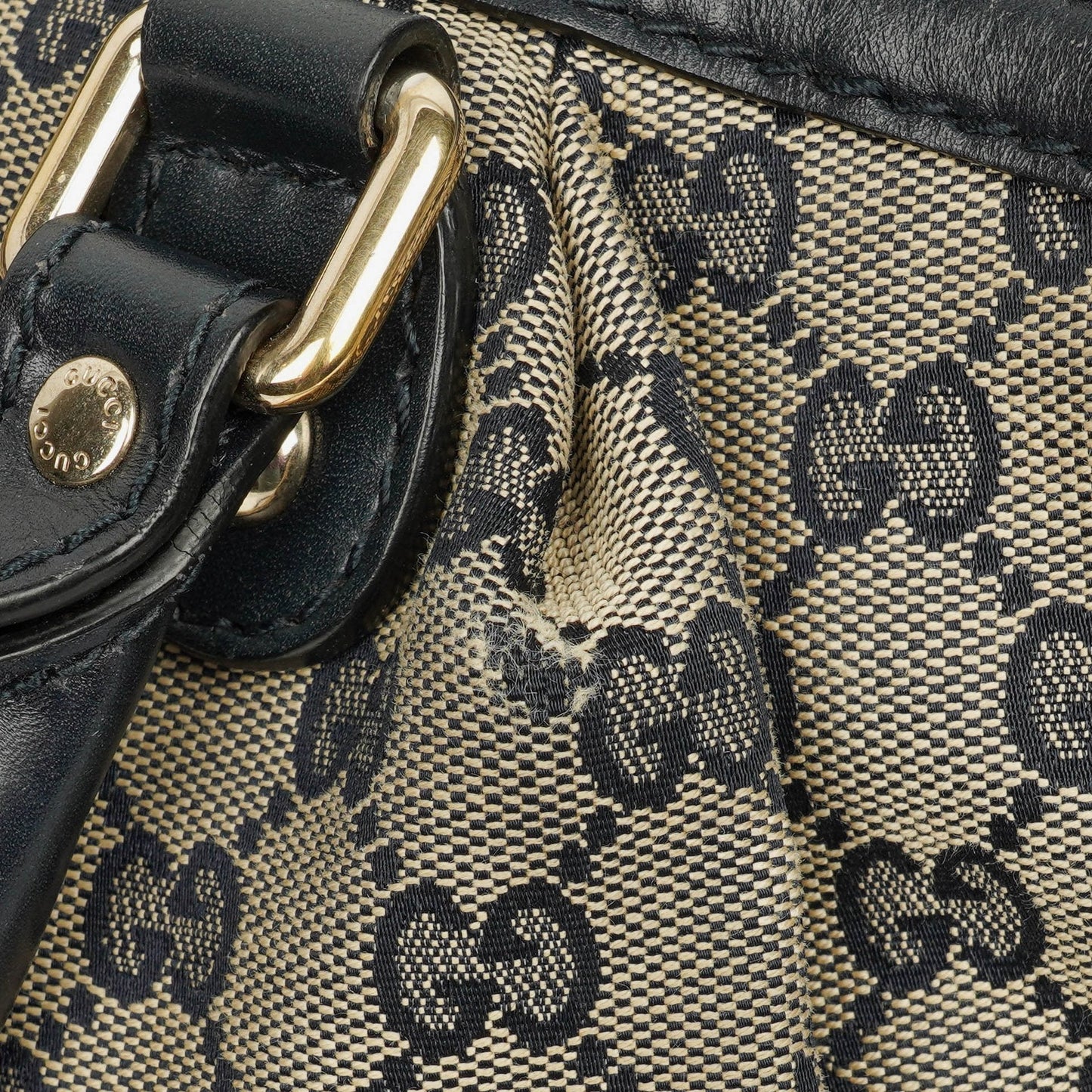 Gucci Sukey Hobo Tasche aus Monogram Canvas