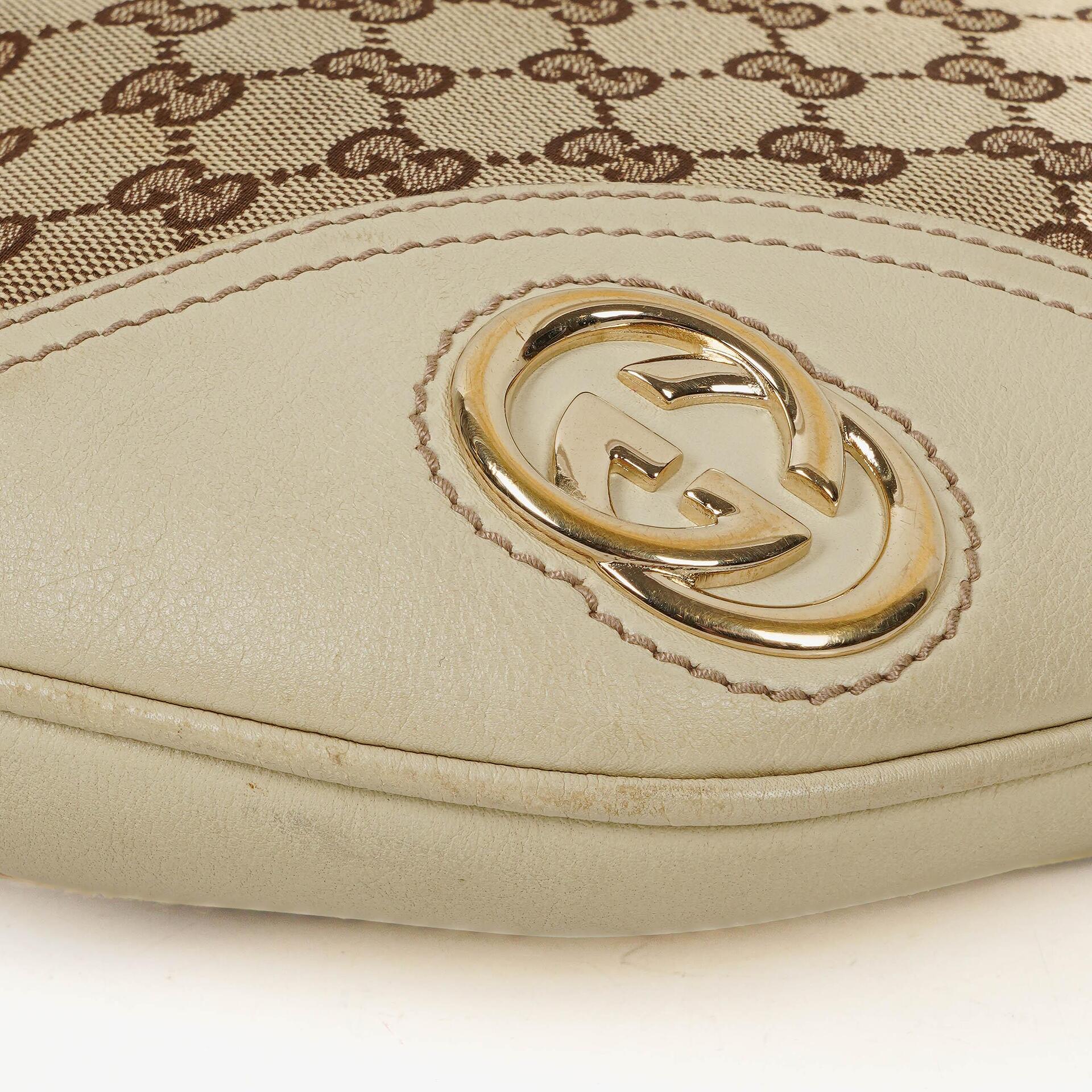 Gucci New Britt mittelgroße Halbmond-Hobo-Tasche mit Monogramm