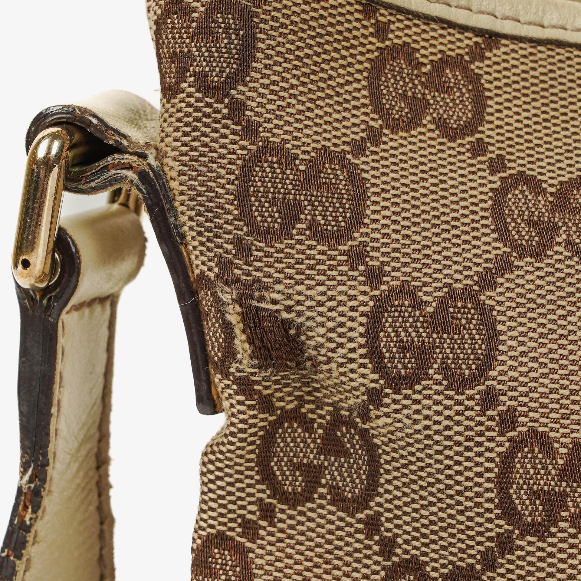 Gucci New Britt mittelgroße Halbmond-Hobo-Tasche mit Monogramm