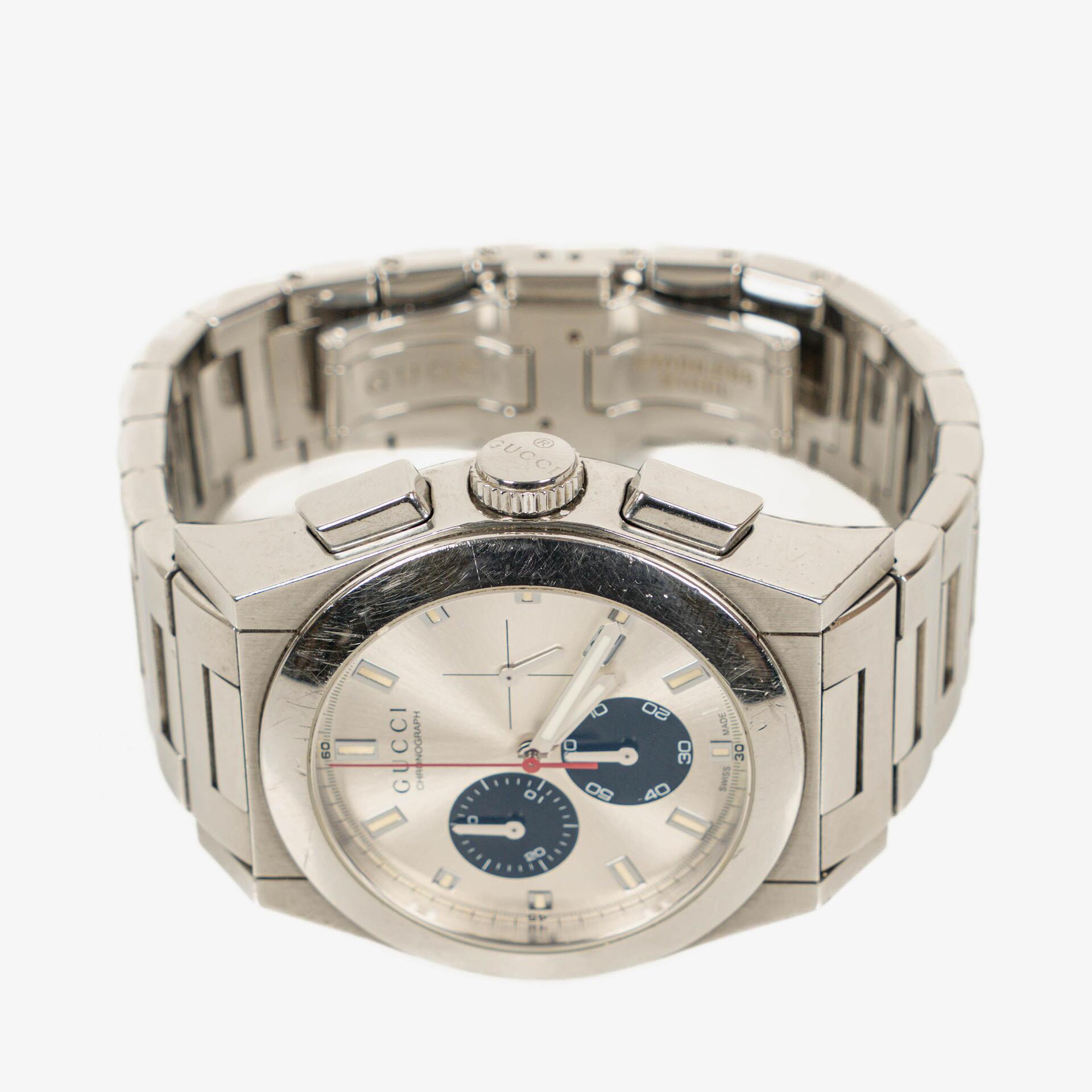 Gucci Pantheon Chronograph aus Edelstahl