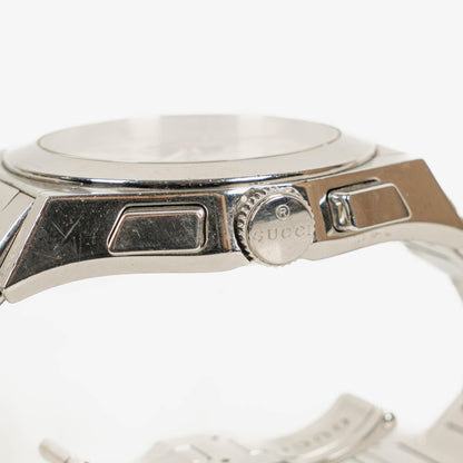 Gucci Pantheon Chronograph aus Edelstahl