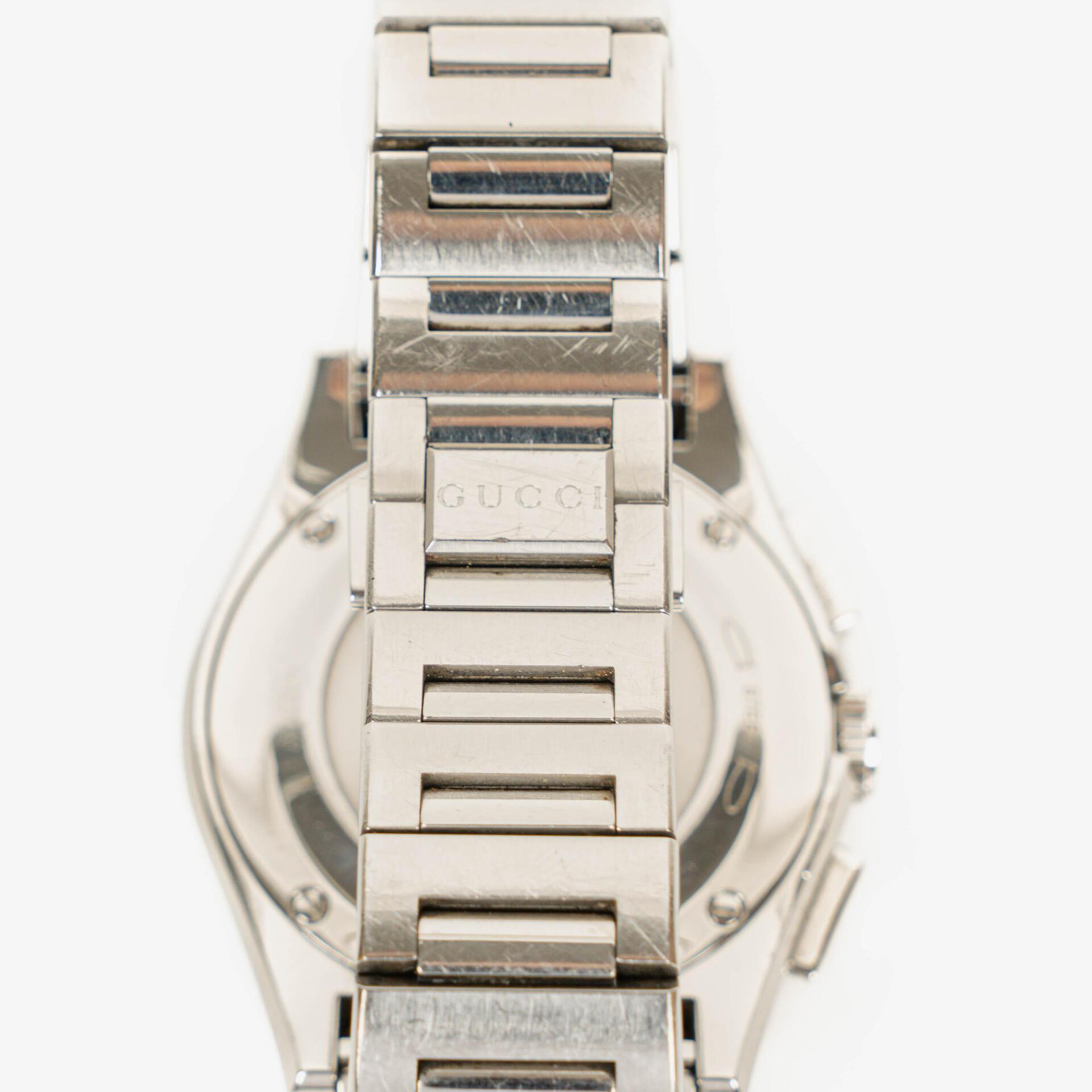 Gucci Pantheon Chronograph aus Edelstahl