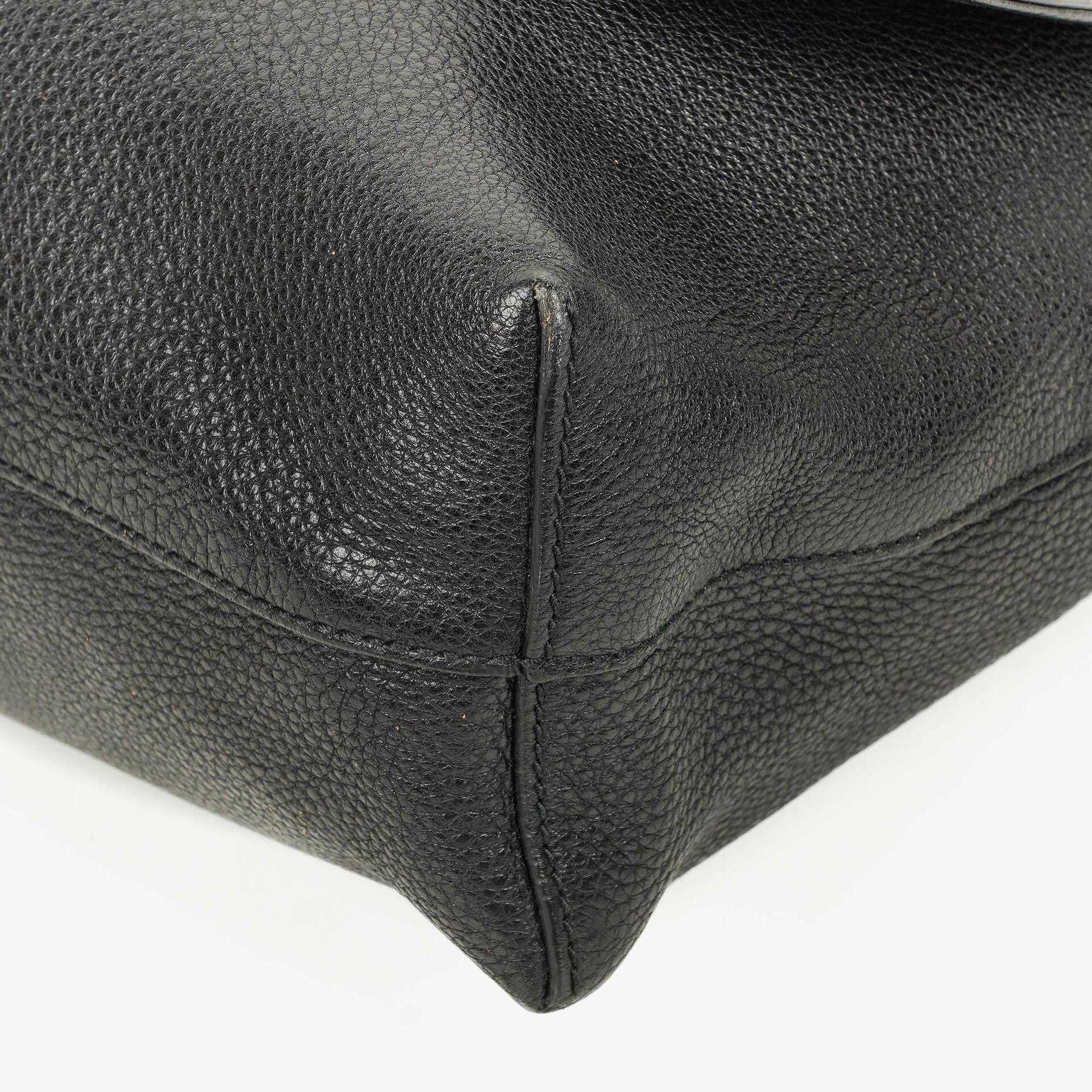 Gucci Messenger Tasche aus schwarzem genarbtem Leder