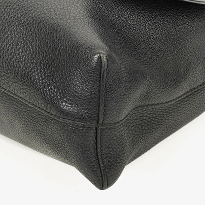 Gucci Messenger Tasche aus schwarzem genarbtem Leder