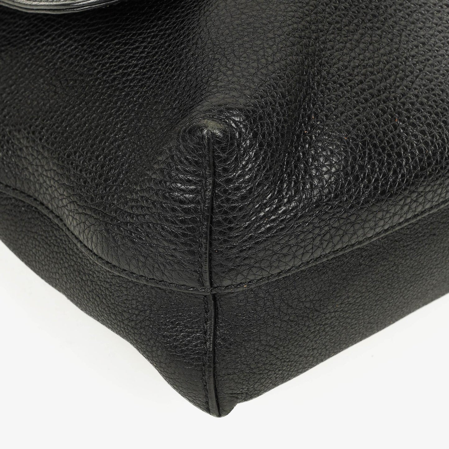 Gucci Messenger Tasche aus schwarzem genarbtem Leder