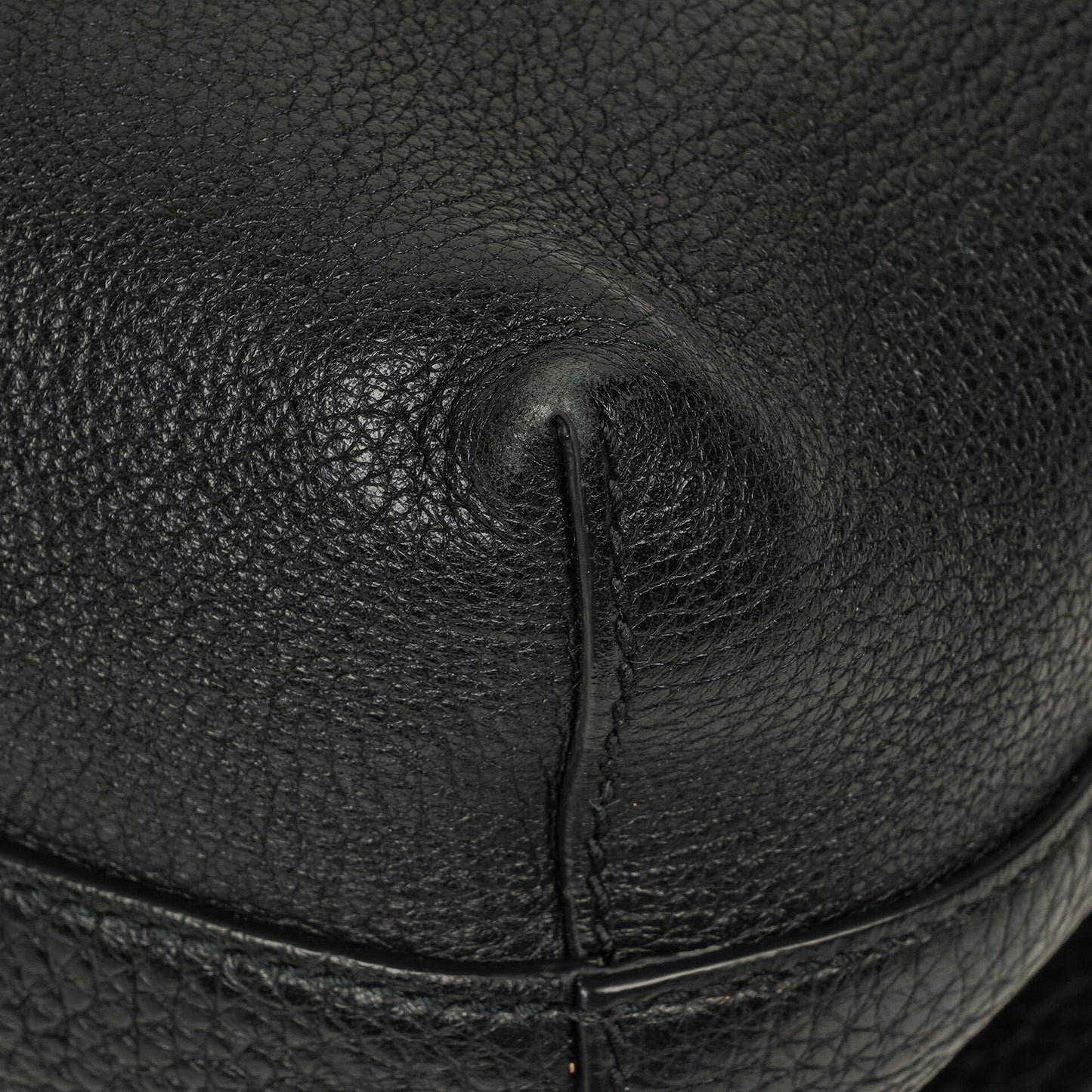 Gucci Messenger Tasche aus schwarzem genarbtem Leder