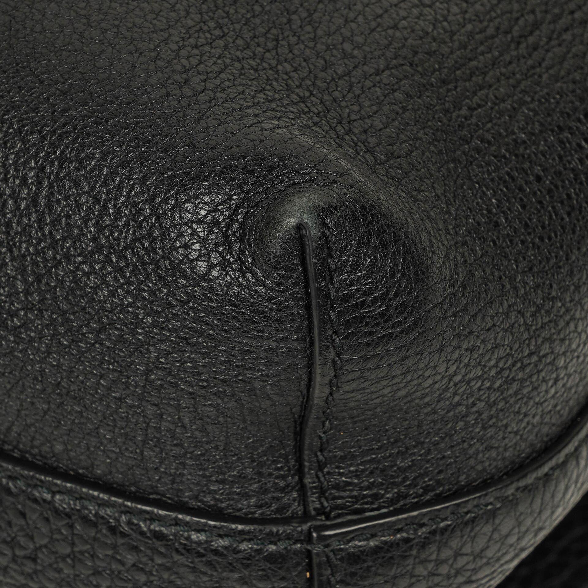 Gucci Messenger Tasche aus schwarzem genarbtem Leder