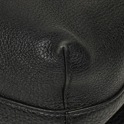 Gucci Messenger Tasche aus schwarzem genarbtem Leder