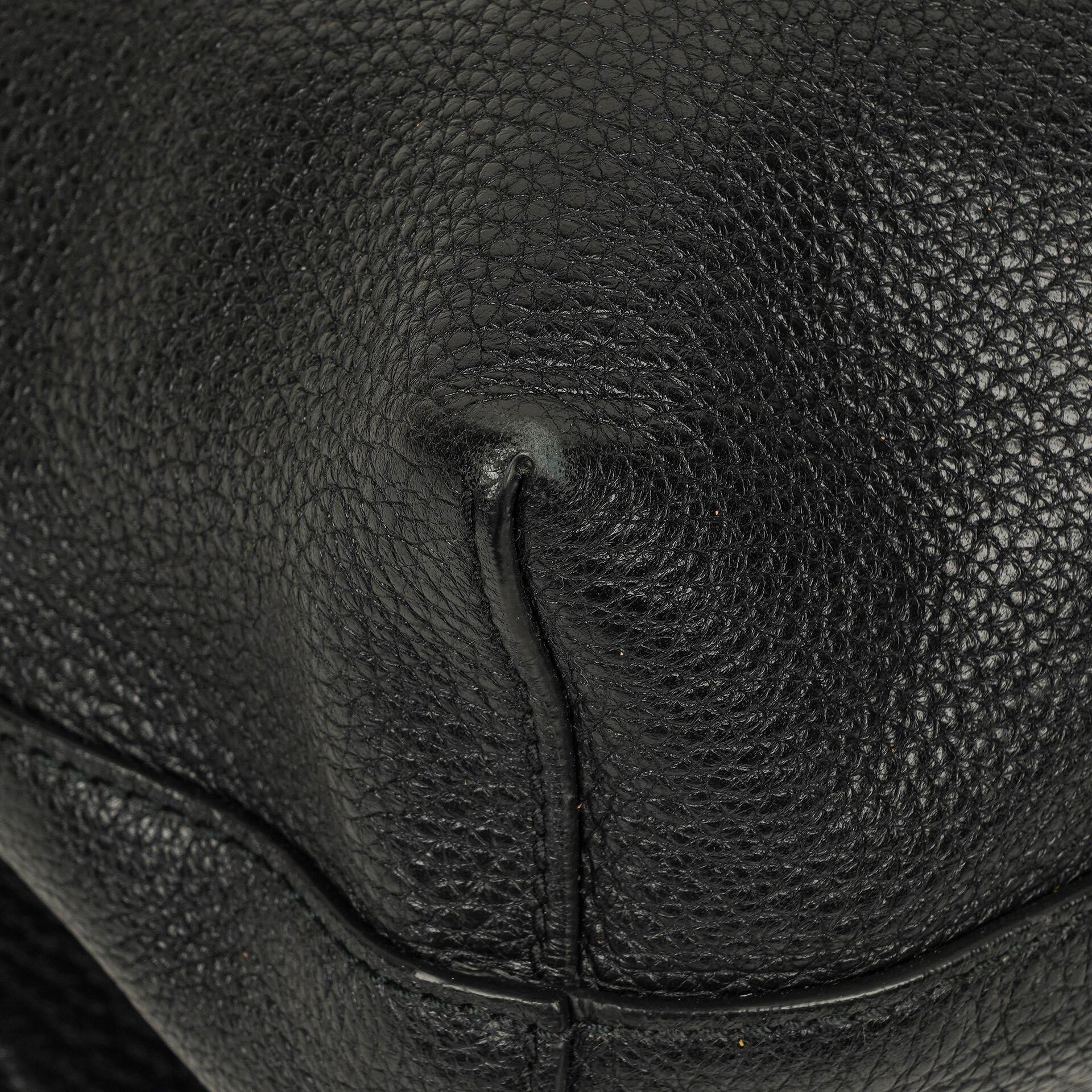 Gucci Messenger Tasche aus schwarzem genarbtem Leder