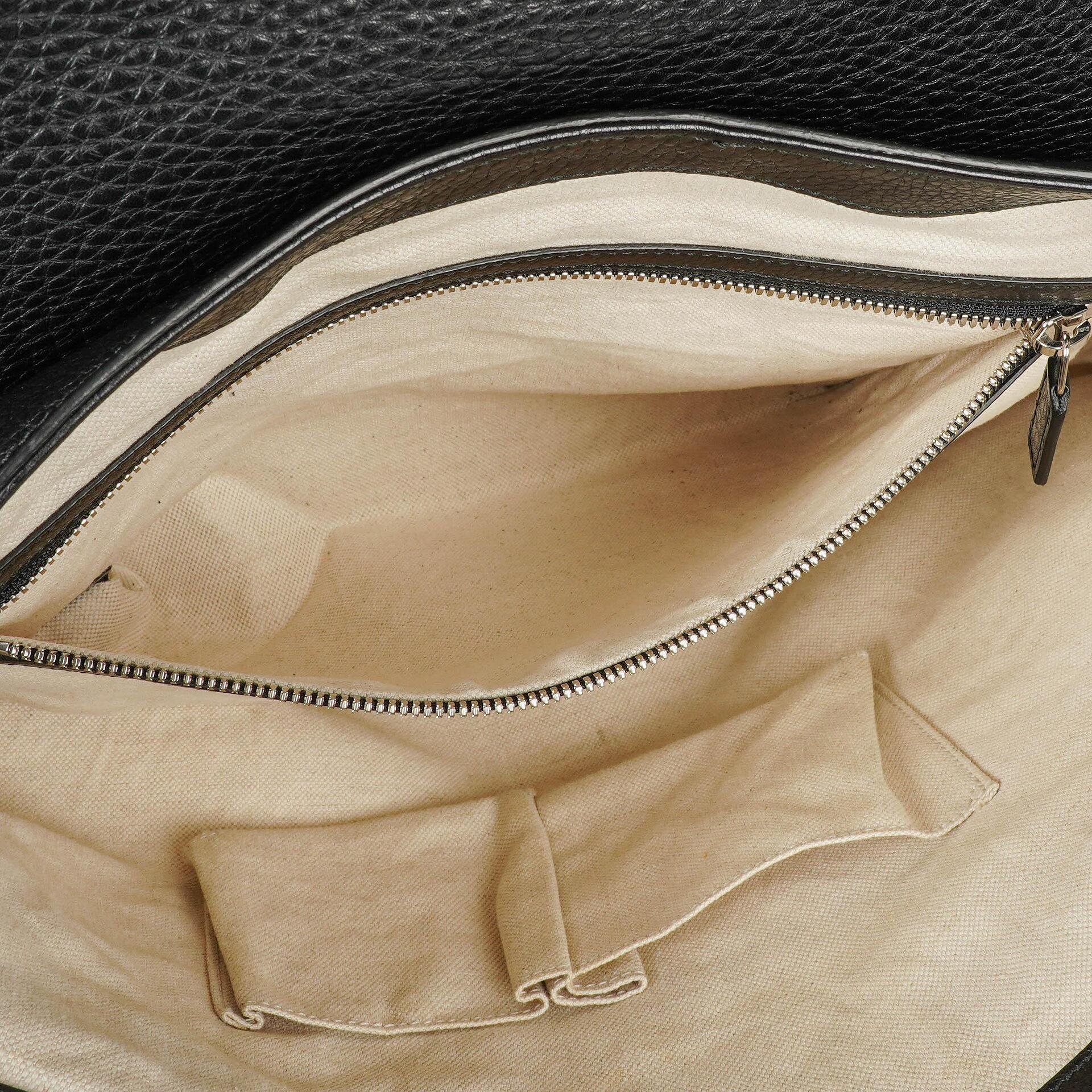 Gucci Messenger Tasche aus schwarzem genarbtem Leder