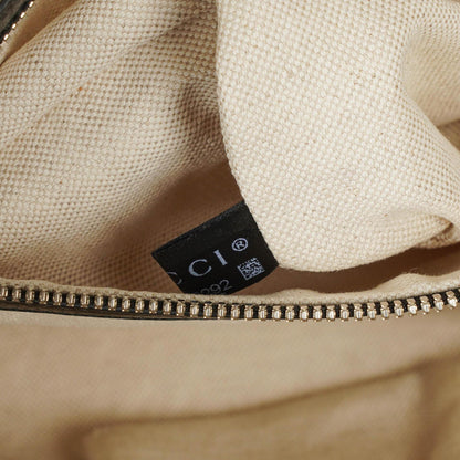 Gucci Messenger Tasche aus schwarzem genarbtem Leder