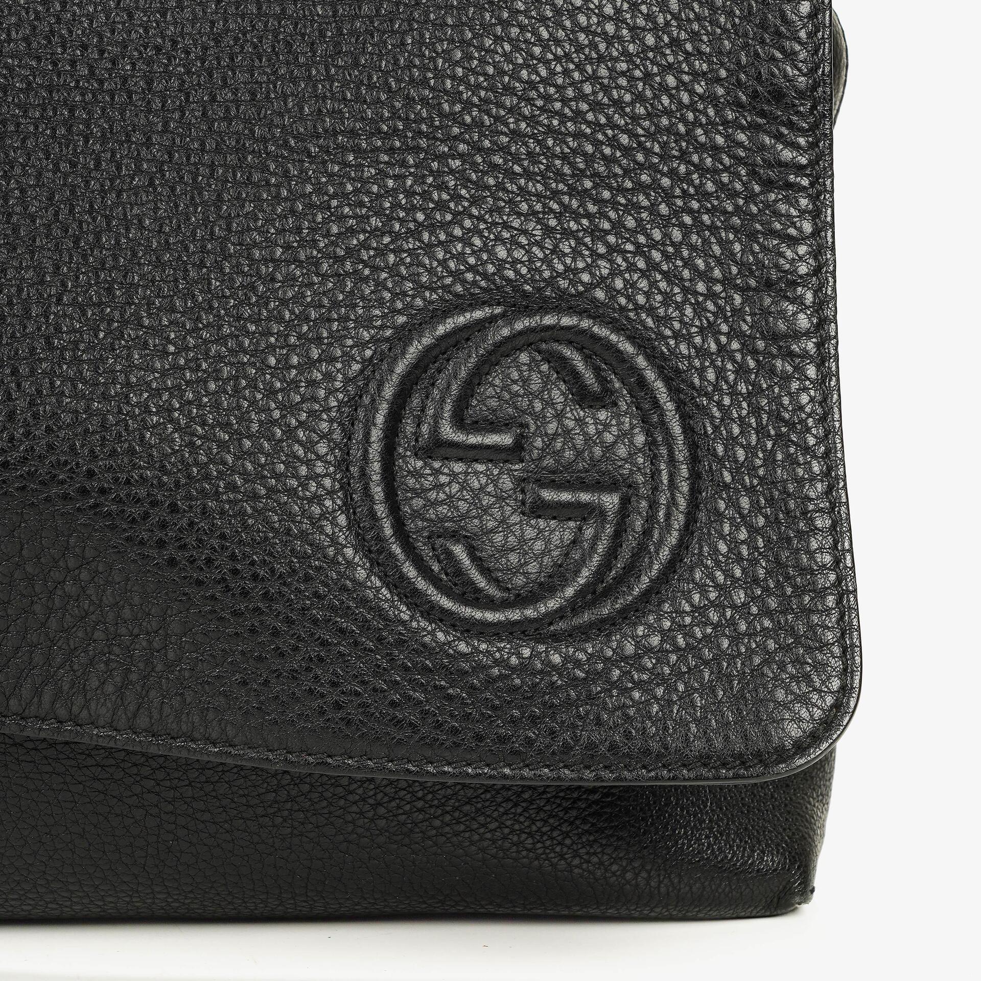 Gucci Messenger Tasche aus schwarzem genarbtem Leder