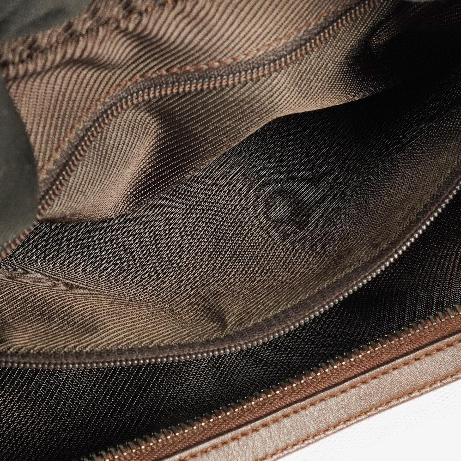 Gucci Lila GG Canvas Schulter-Hobo-Tasche