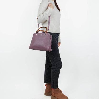 Gucci Mini Bamboo Tote aus lilafarbenem genarbtem Kalbsleder