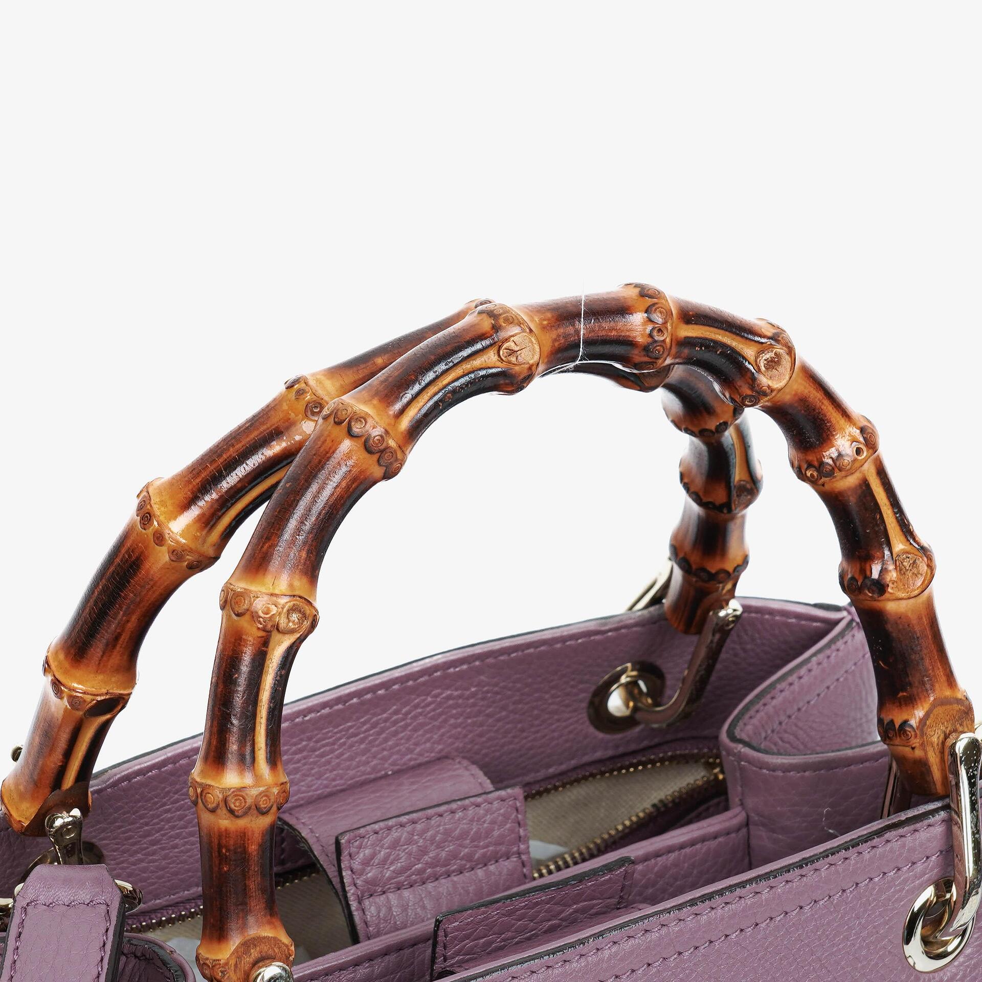 Gucci Mini Bamboo Tote aus lilafarbenem genarbtem Kalbsleder