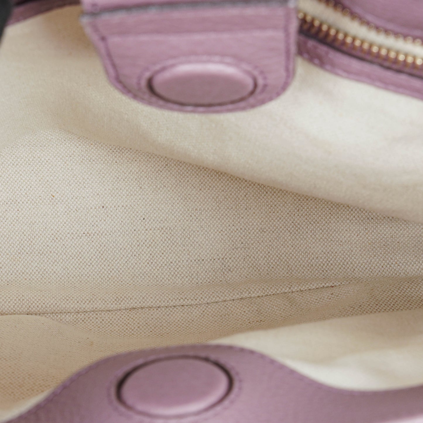 Gucci Mini Bamboo Tote aus lilafarbenem genarbtem Kalbsleder