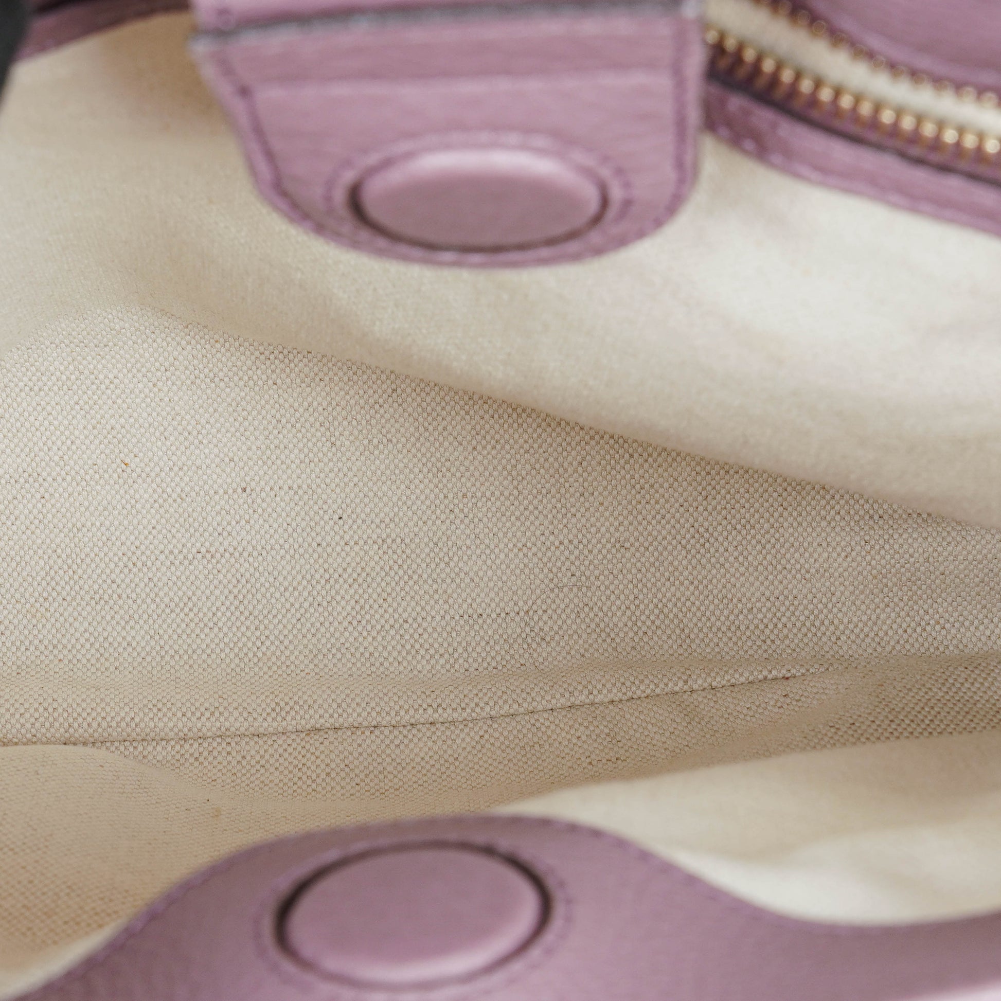 Gucci Mini Bamboo Tote aus lilafarbenem genarbtem Kalbsleder