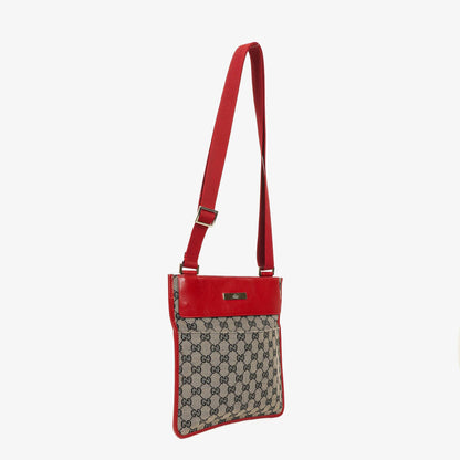 Gucci Schultertasche aus rotem GG Canvas