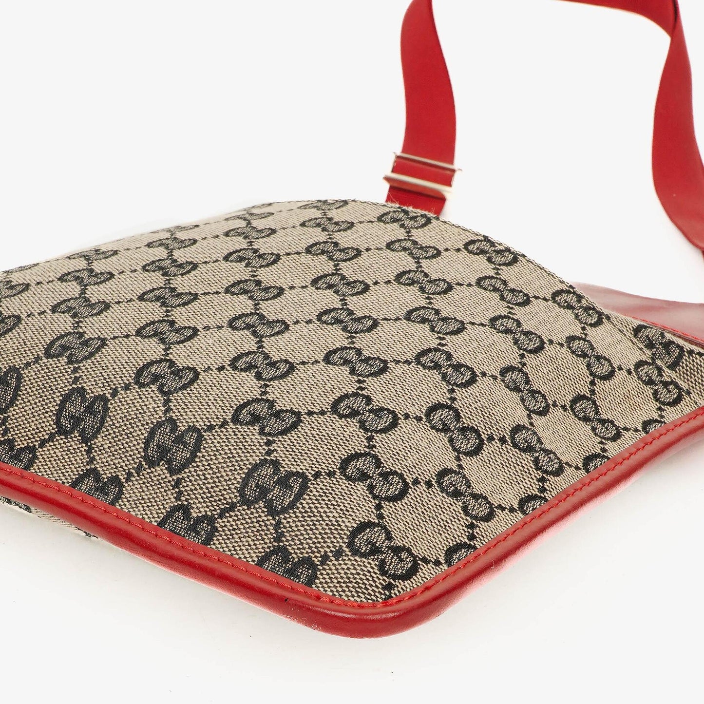 Gucci Schultertasche aus rotem GG Canvas