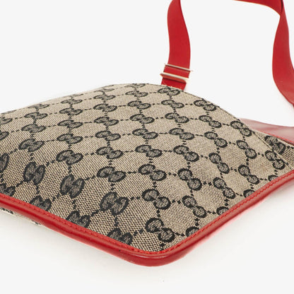 Gucci Schultertasche aus rotem GG Canvas