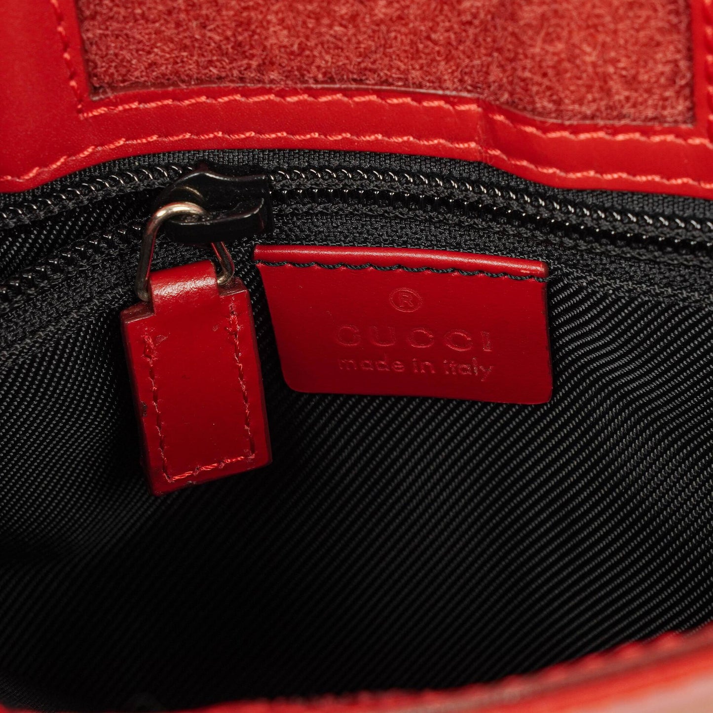 Gucci Schultertasche aus rotem GG Canvas