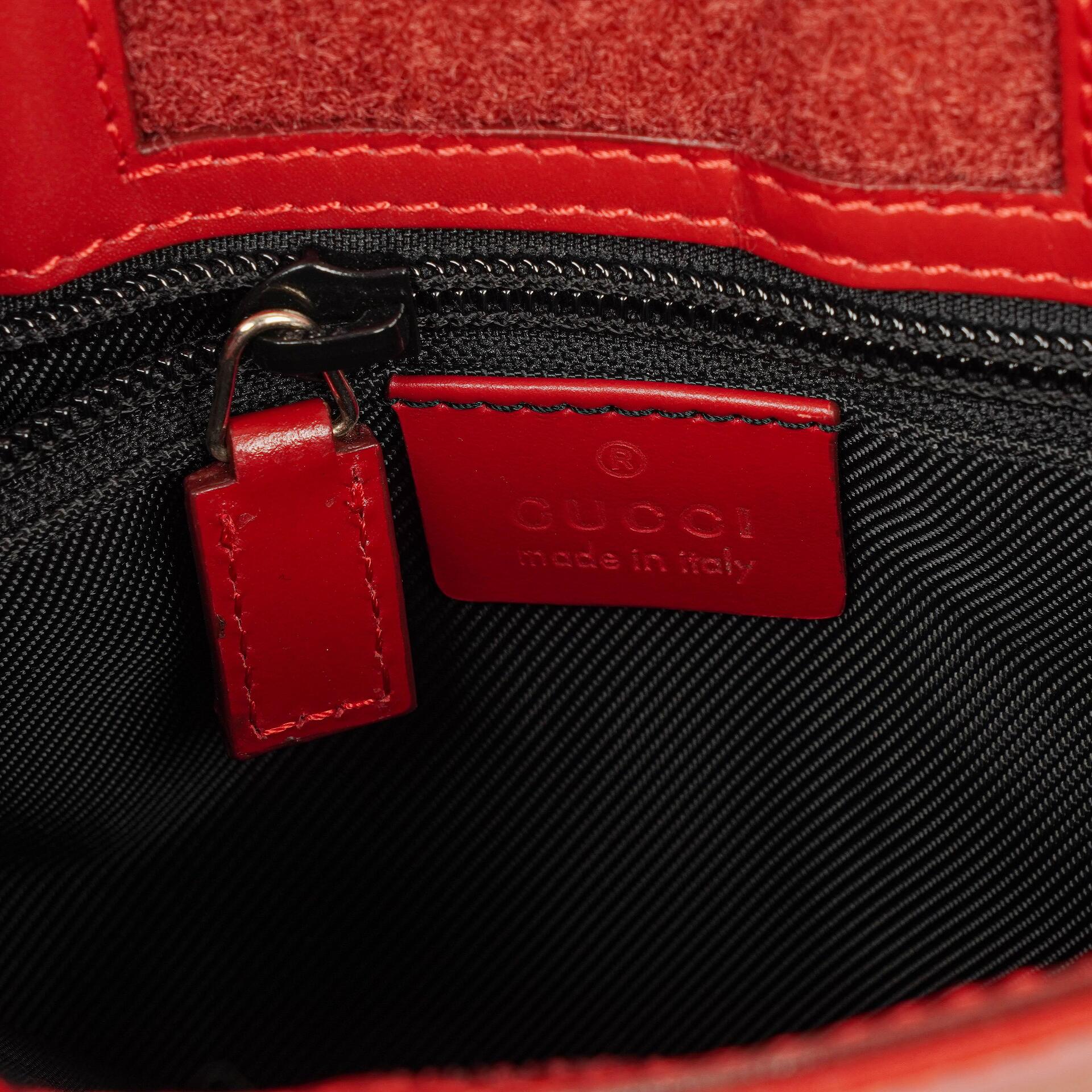Gucci Schultertasche aus rotem GG Canvas