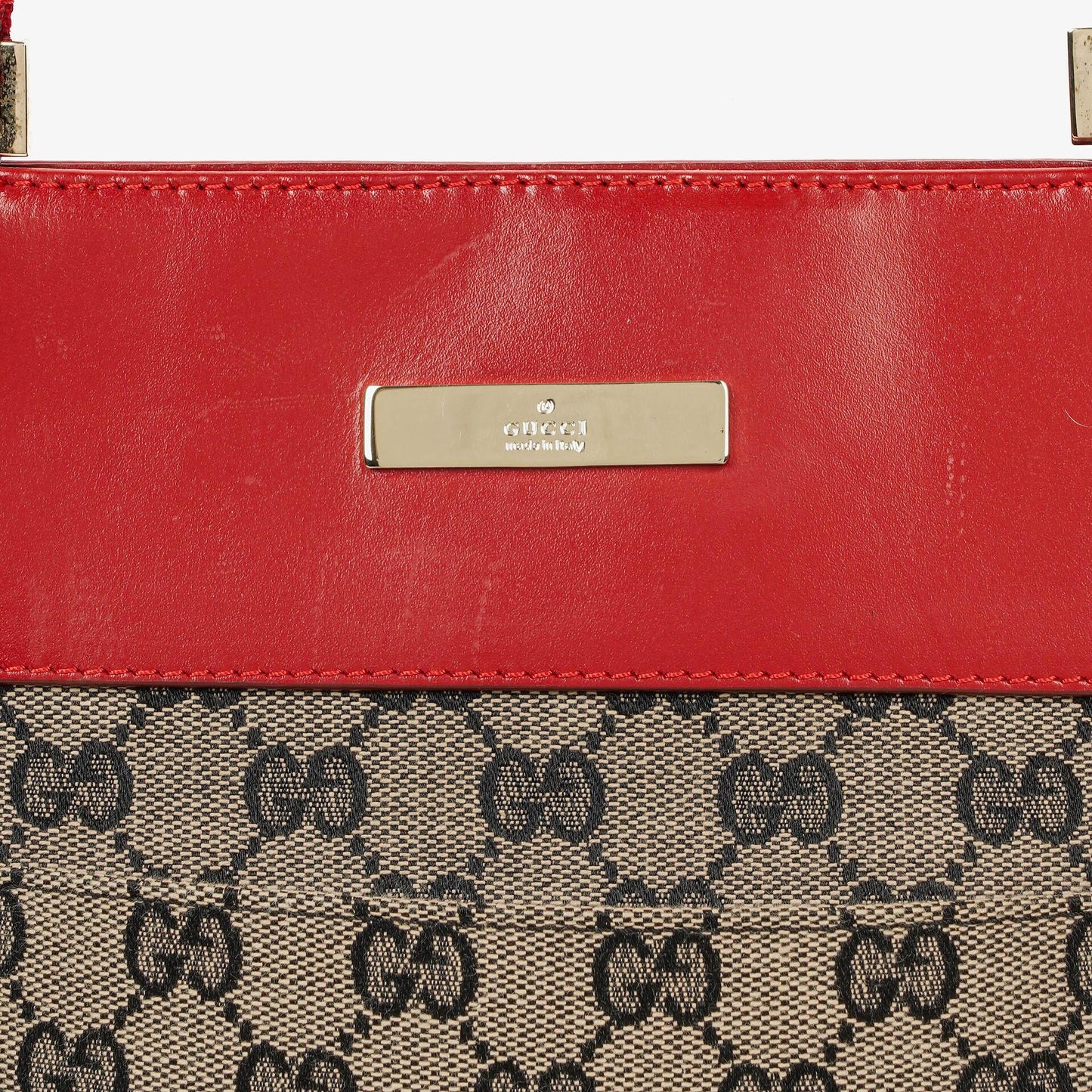 Gucci Schultertasche aus rotem GG Canvas