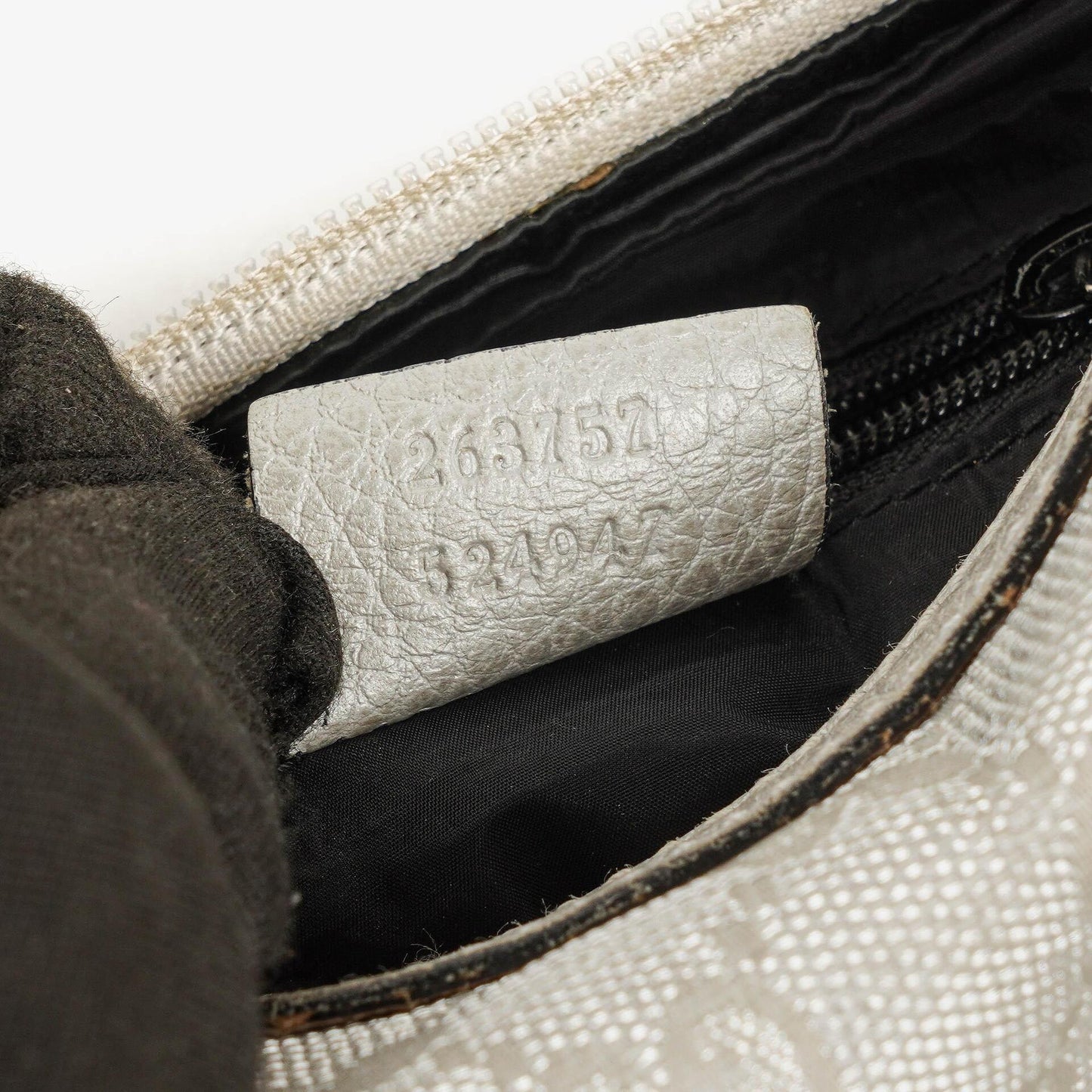 Gucci Silber Metallic Canvas Hobo Tasche