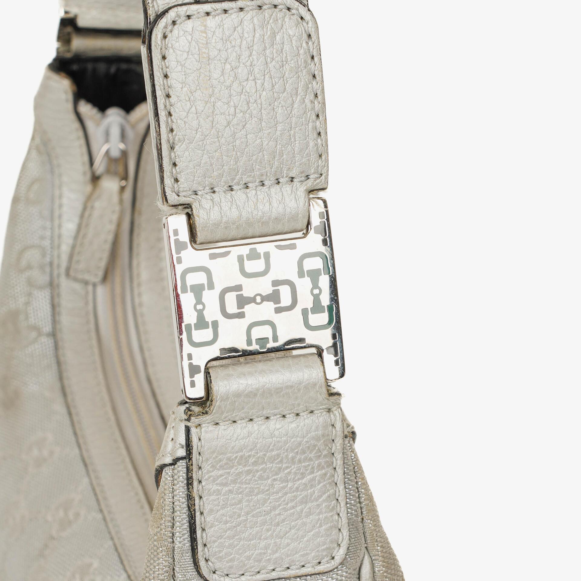 Gucci Silber Metallic Canvas Hobo Tasche