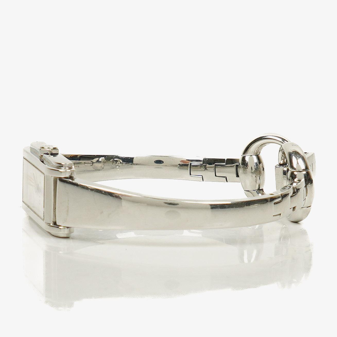 Gucci 109 Damenarmbanduhr aus silberfarbenem Edelstahl