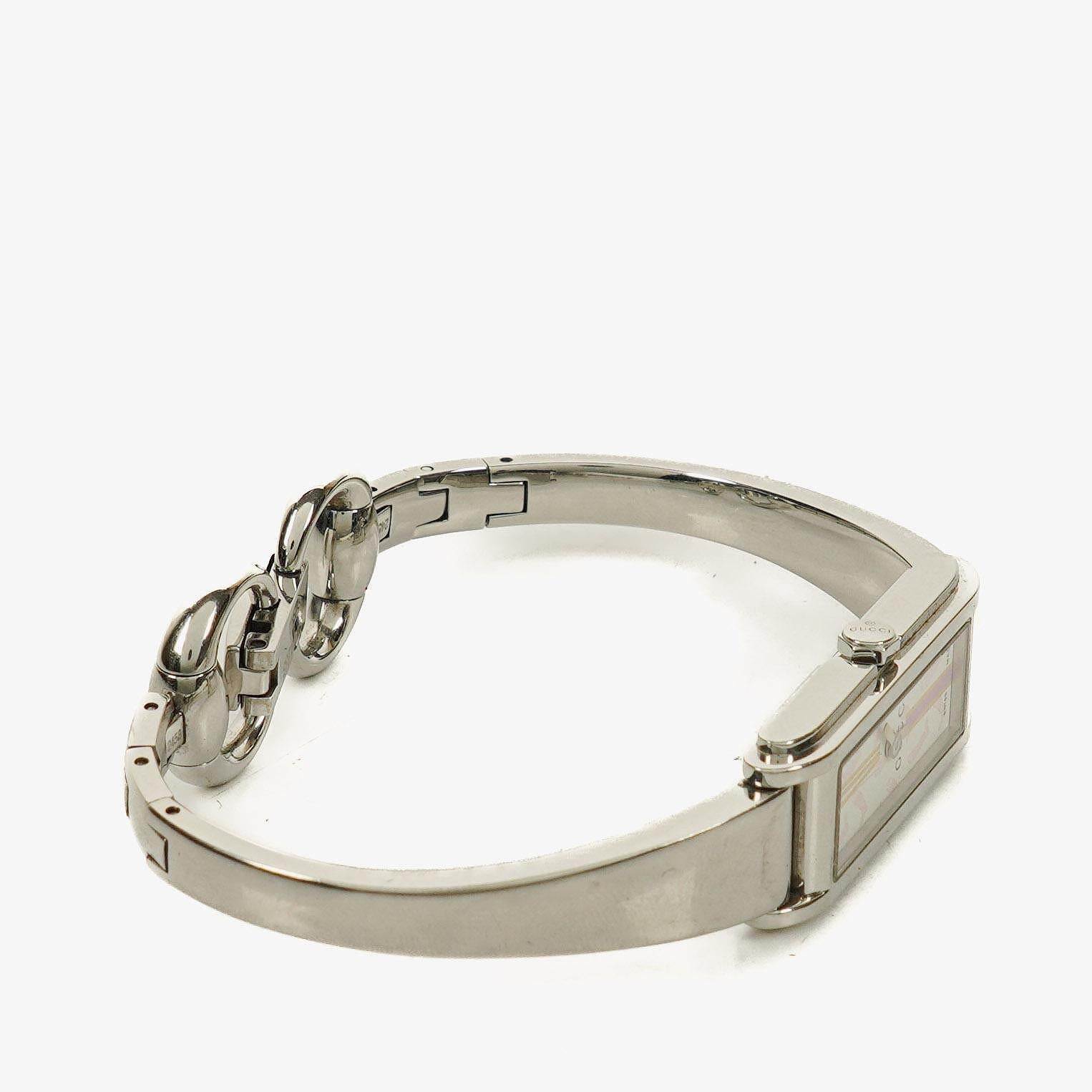 Gucci 109 Damenarmbanduhr aus silberfarbenem Edelstahl
