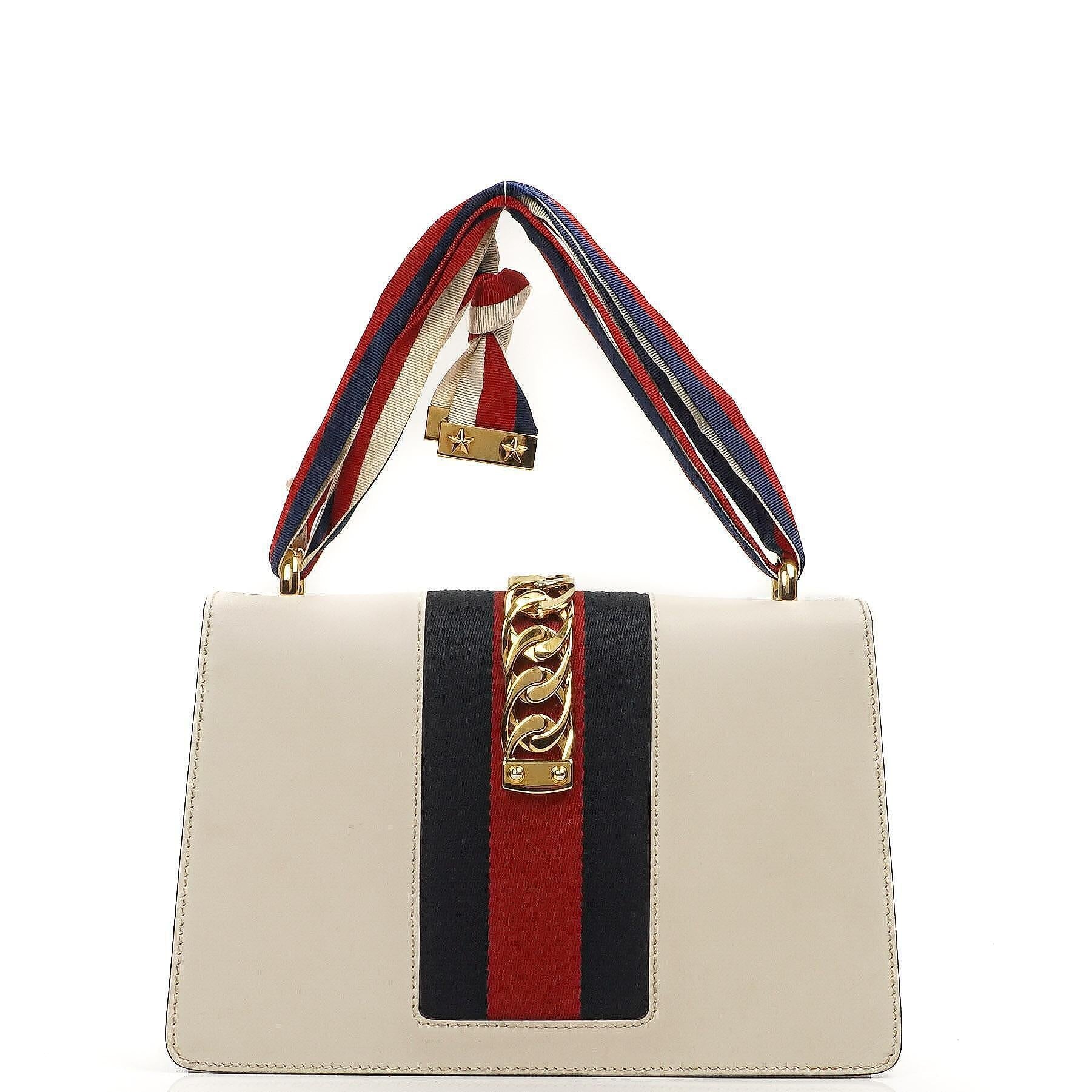 Gucci Kleine Sylvie Schultertasche mit Web-Streifen-Klappe aus elfenbeinfarbenem Kalbsleder