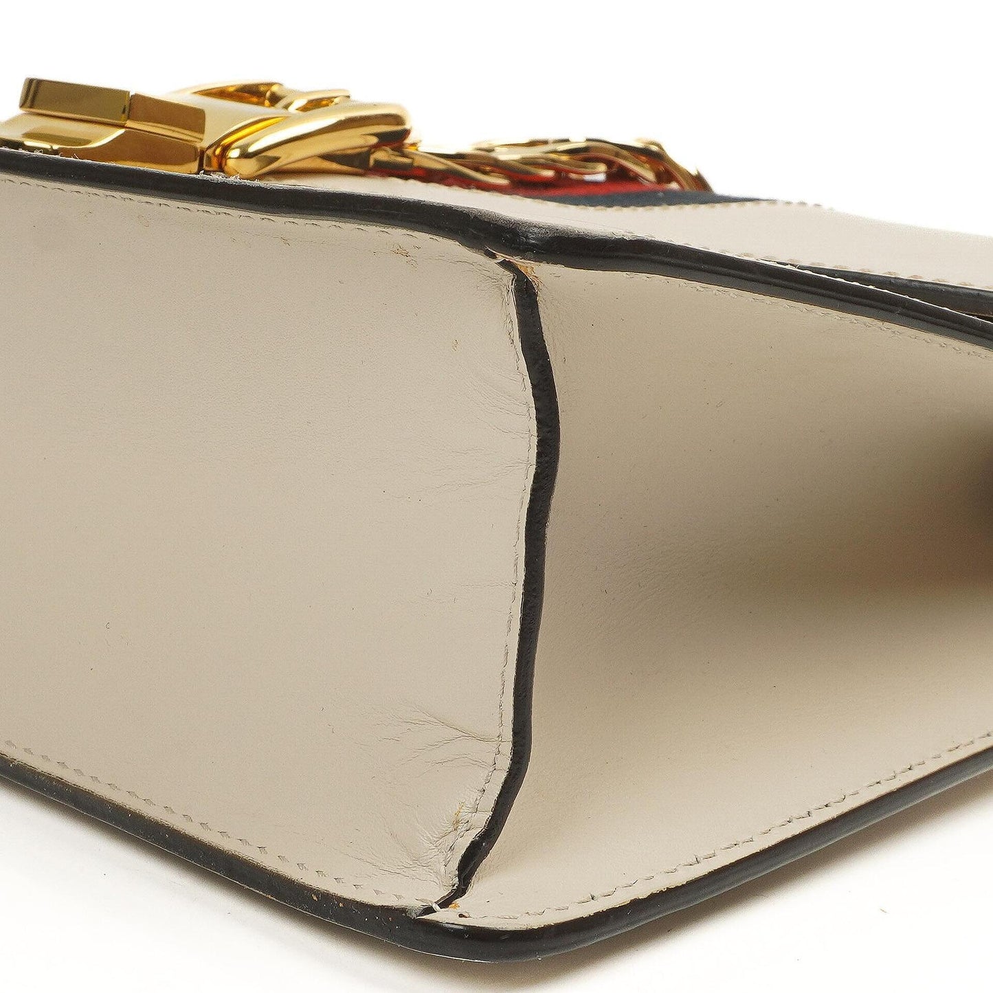 Gucci Kleine Sylvie Schultertasche mit Web-Streifen-Klappe aus elfenbeinfarbenem Kalbsleder