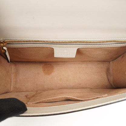 Gucci Kleine Sylvie Schultertasche mit Web-Streifen-Klappe aus elfenbeinfarbenem Kalbsleder