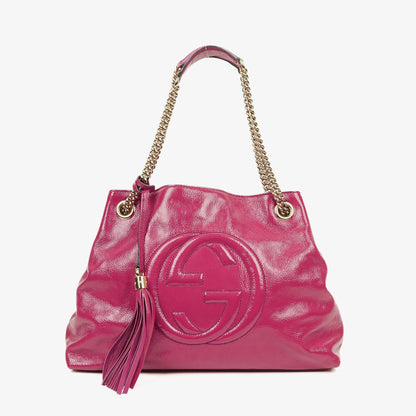 Gucci Soho Kettentasche aus pinkem Lackleder