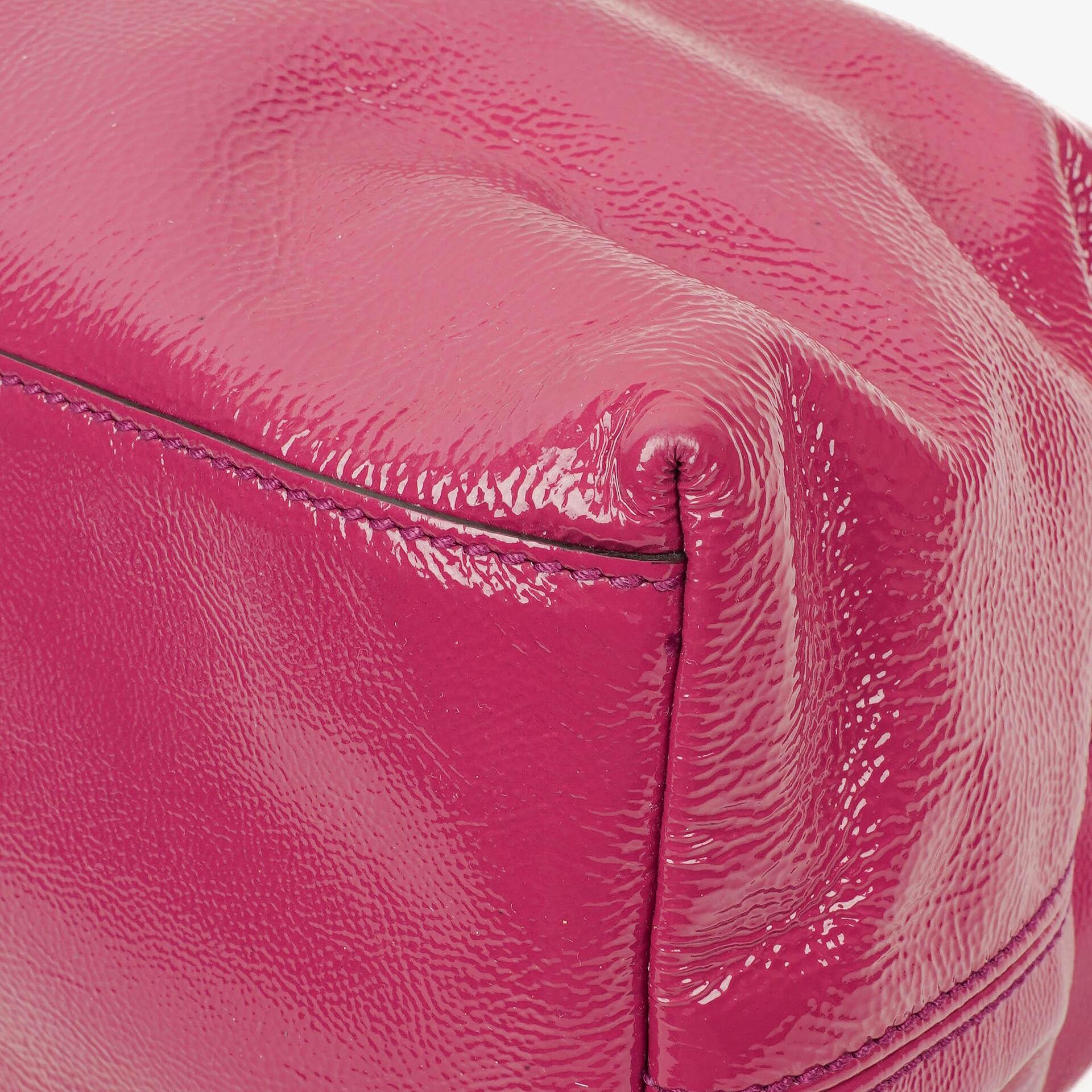 Gucci Soho Kettentasche aus pinkem Lackleder