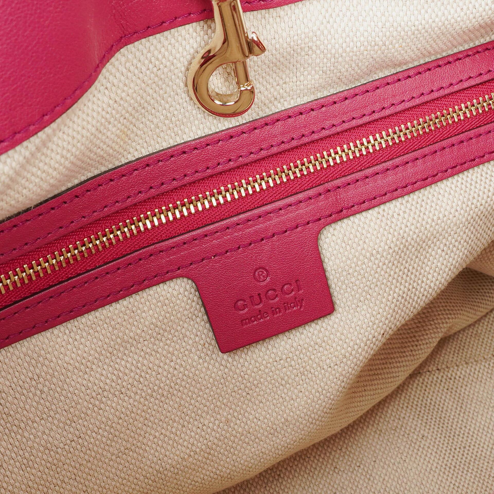 Gucci Soho Kettentasche aus pinkem Lackleder