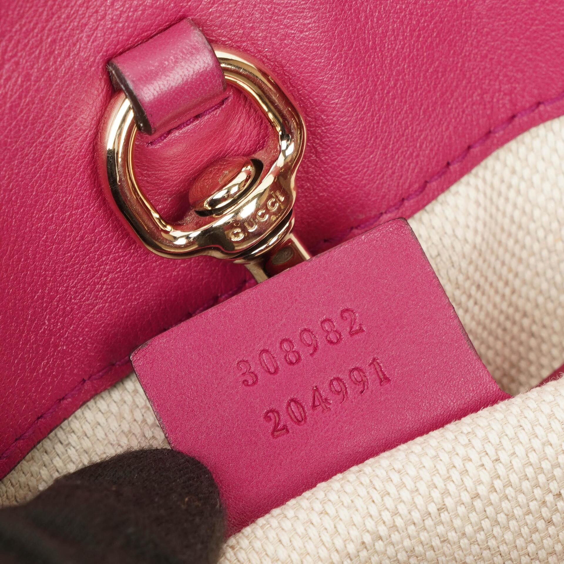 Gucci Soho Kettentasche aus pinkem Lackleder