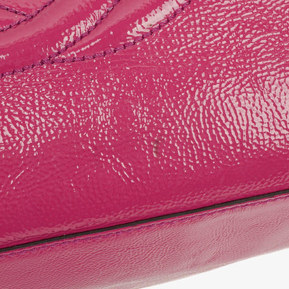 Gucci Soho Kettentasche aus pinkem Lackleder