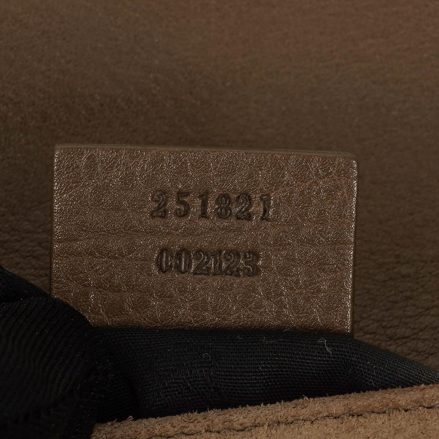 Gucci Blondie kleine Umhängetasche aus Wildleder