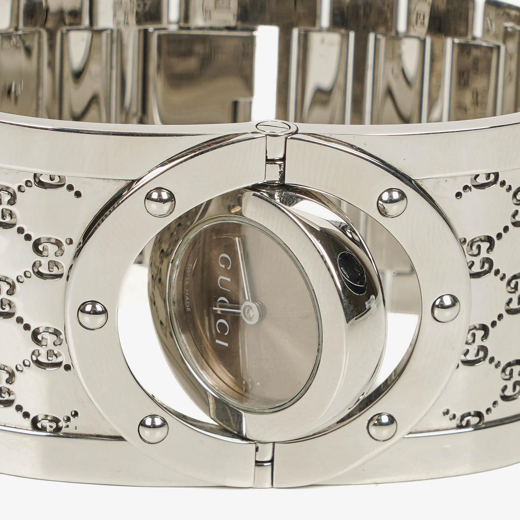 Gucci Twirl 33 mm Quarzuhr aus Edelstahl