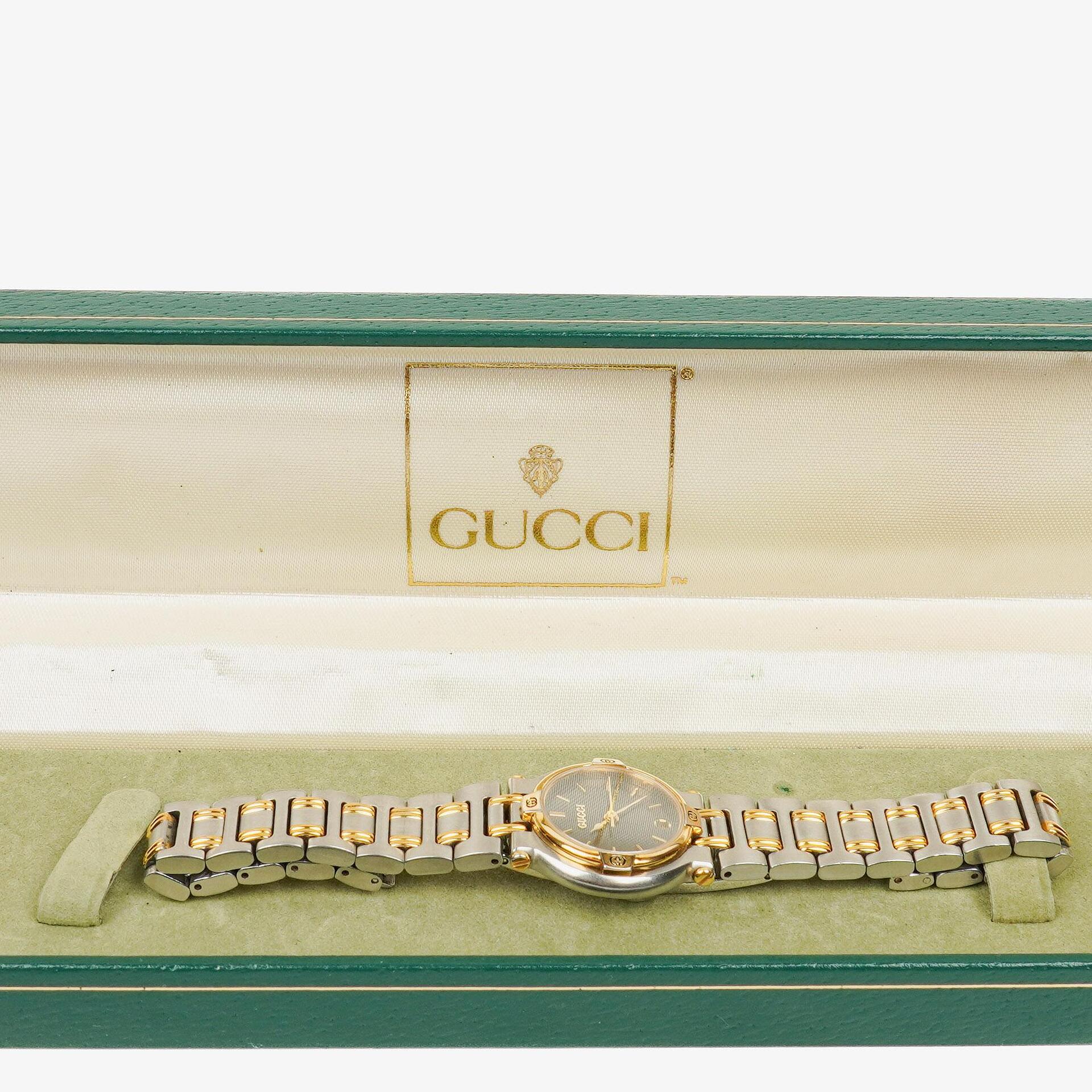 Gucci 9000L Damenuhr 25 mm aus zweifarbigem Edelstahl