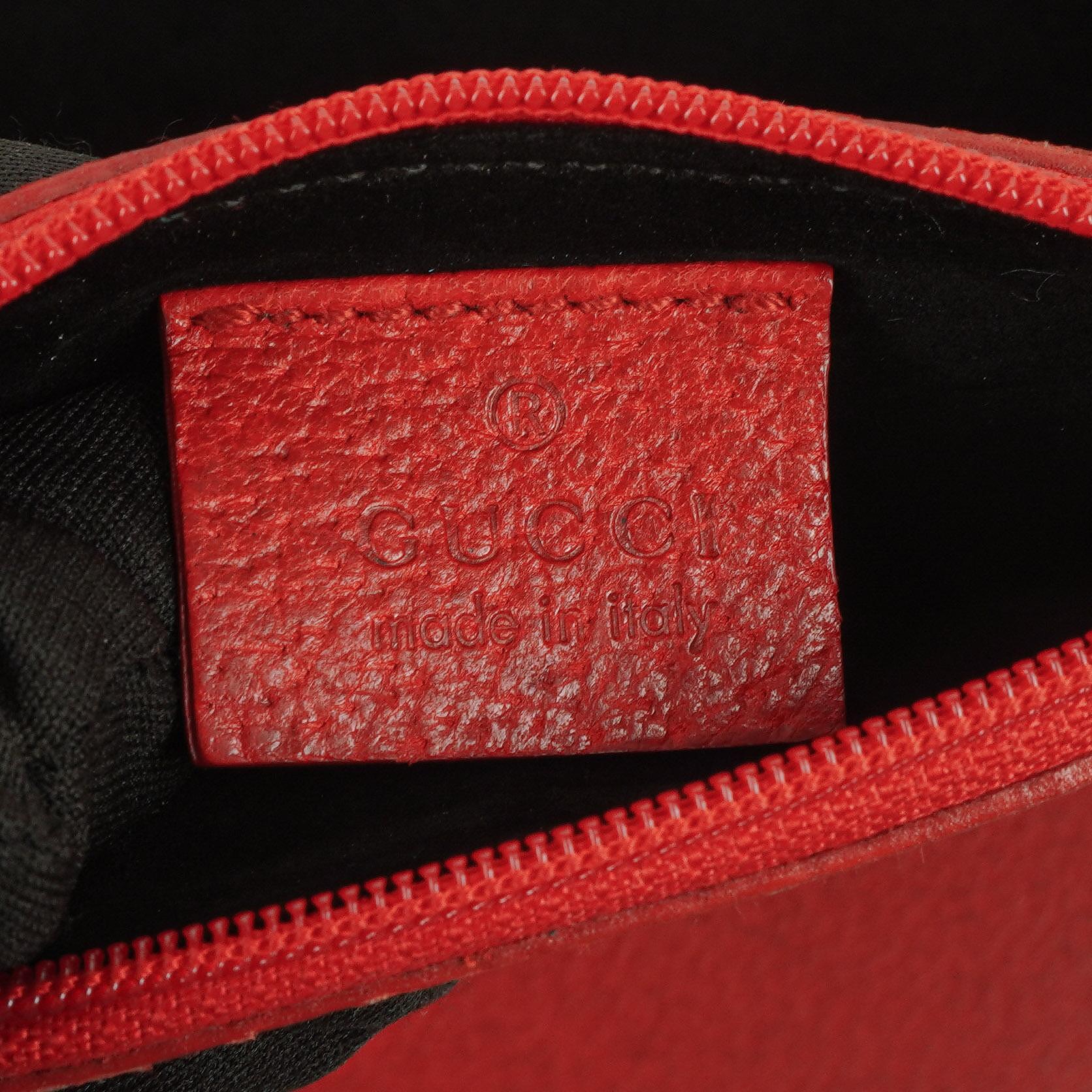 Gucci Vintage Bucket Bag aus rotem Leder mit Täschchen