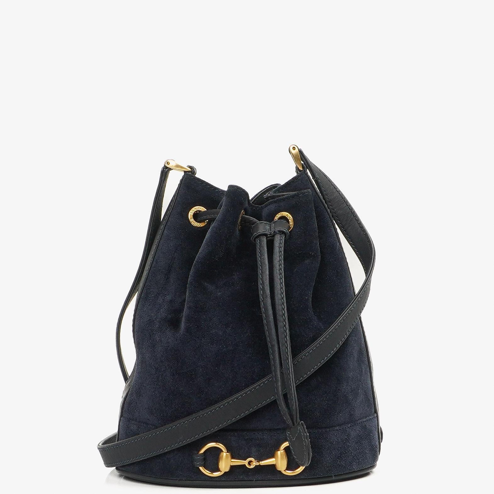 Gucci Vintage Horsebit marineblaues Wildleder und Leder Zugband Eimer Tasche