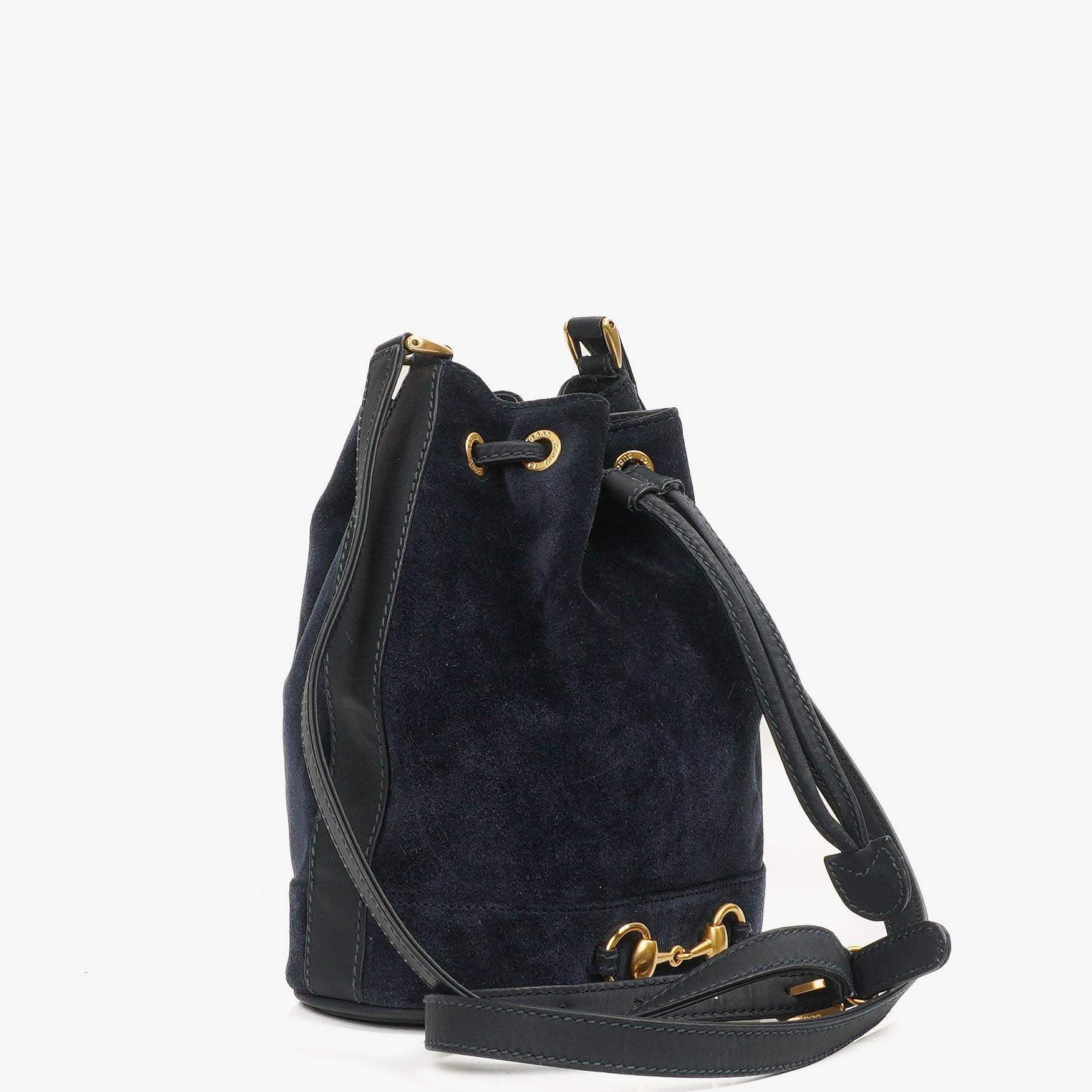 Gucci Vintage Horsebit marineblaues Wildleder und Leder Zugband Eimer Tasche