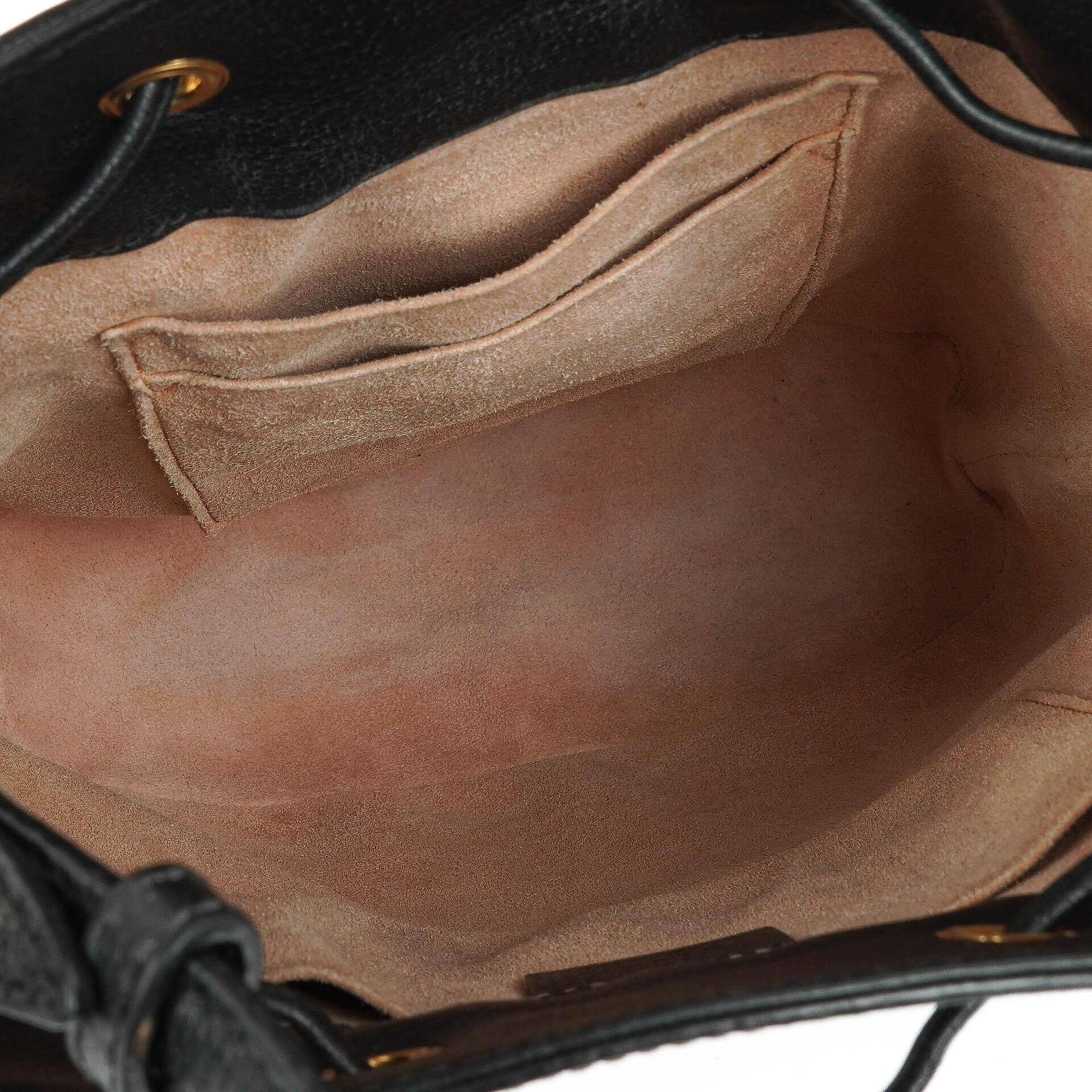 Gucci Web Ophidia Bucket Bag Klein aus schwarzem glasiertem strukturiertem Kalbsleder