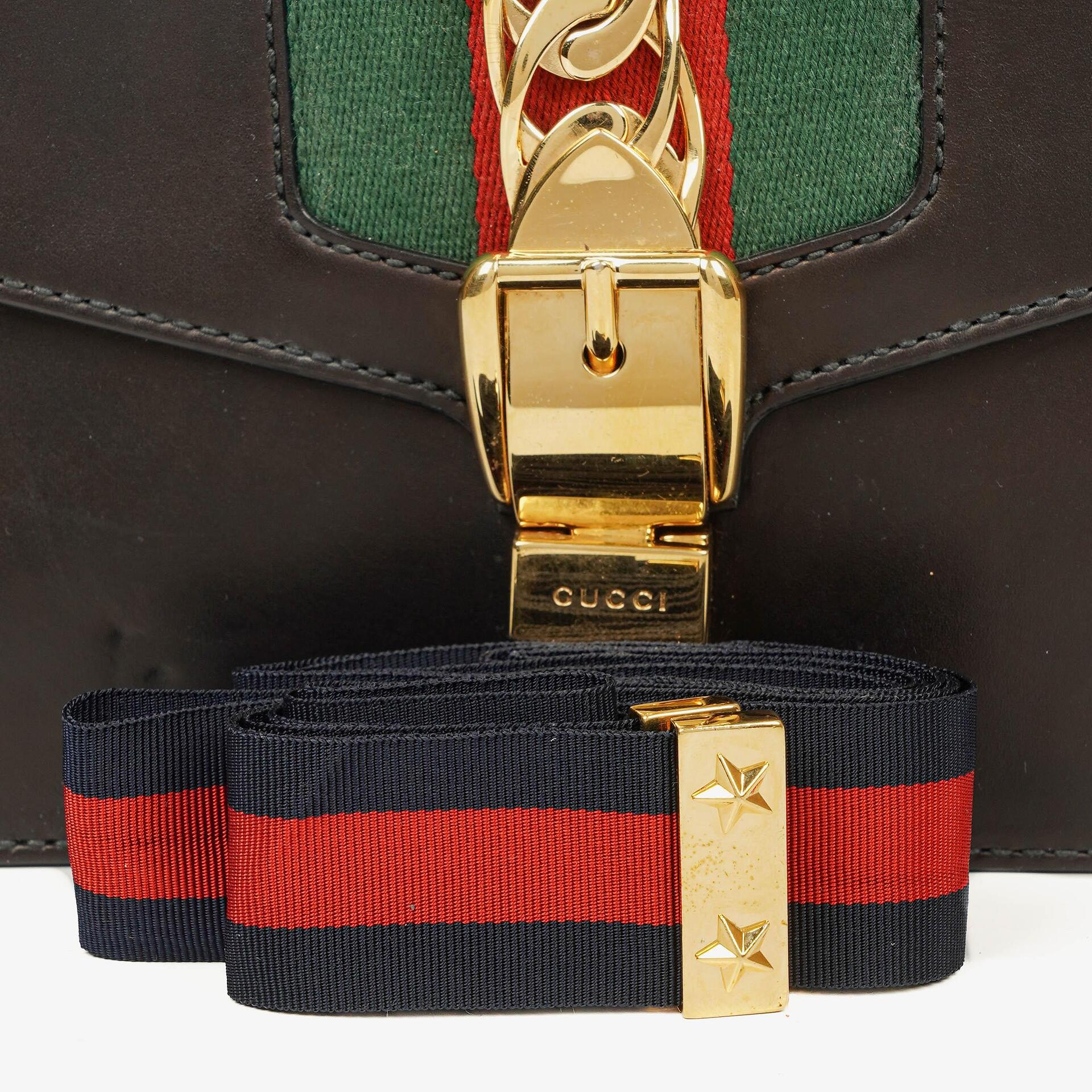 Gucci Web Sylvie Schultertasche aus schwarzem Leder