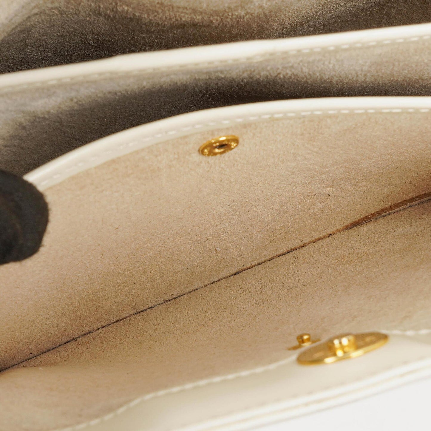 Gucci Schultertasche aus weißem Leder