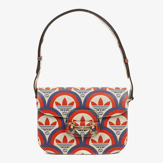 Gucci x adidas Shanghai kleine Horsebit 1955 Schultertasche aus Kalbsleder mit Web, Trefoil und Interlocking G in Rot Weiß Blau